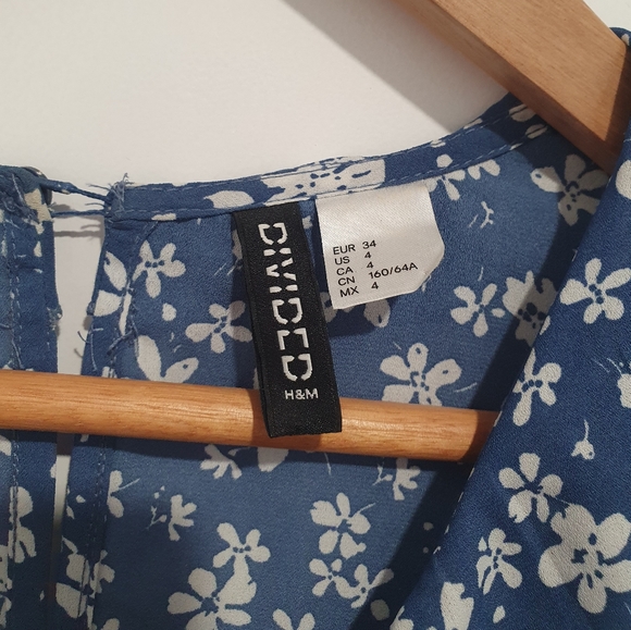 DIVIDED H&M size 8 (EUR 34/US 4) blue/white floral playsuit - Picture 5 of 8